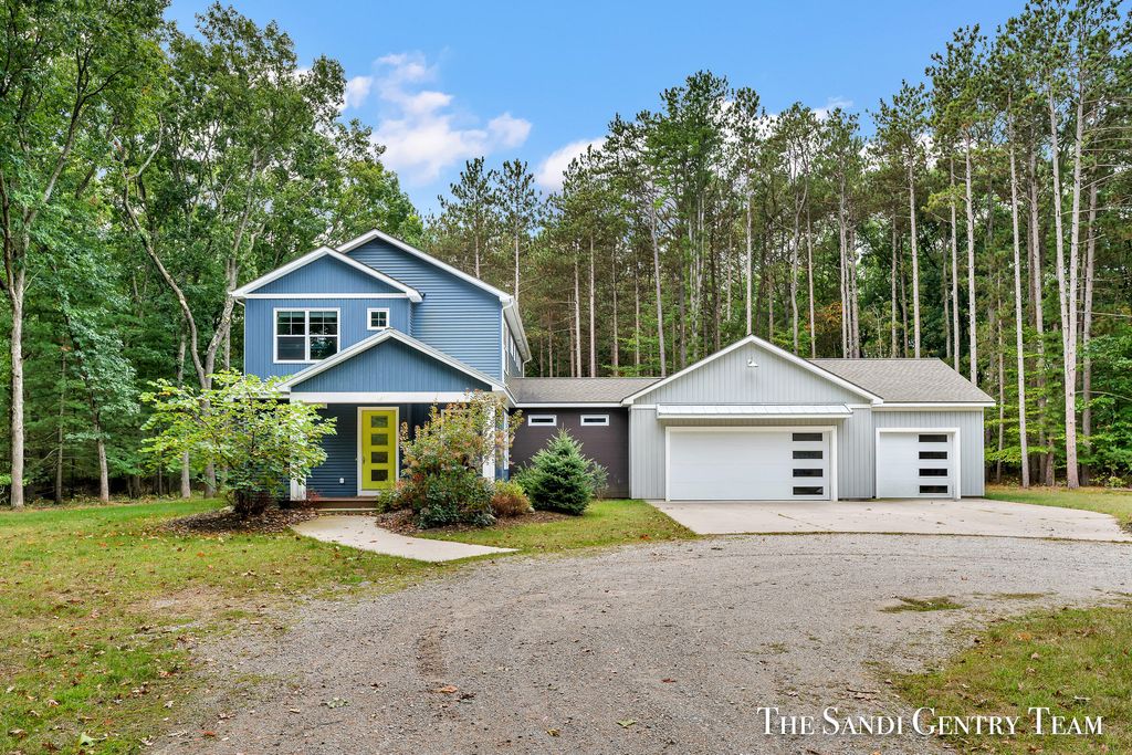 Photo of 14700 Mercury Drive, Grand Haven, MI 49417 (MLS # 24052498)
