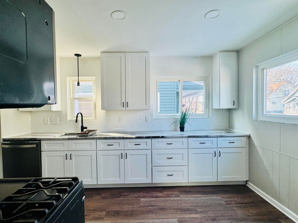 Photo of 119 W Mapledale Avenue, Hazel Park, MI 48030 (MLS # 26005657)