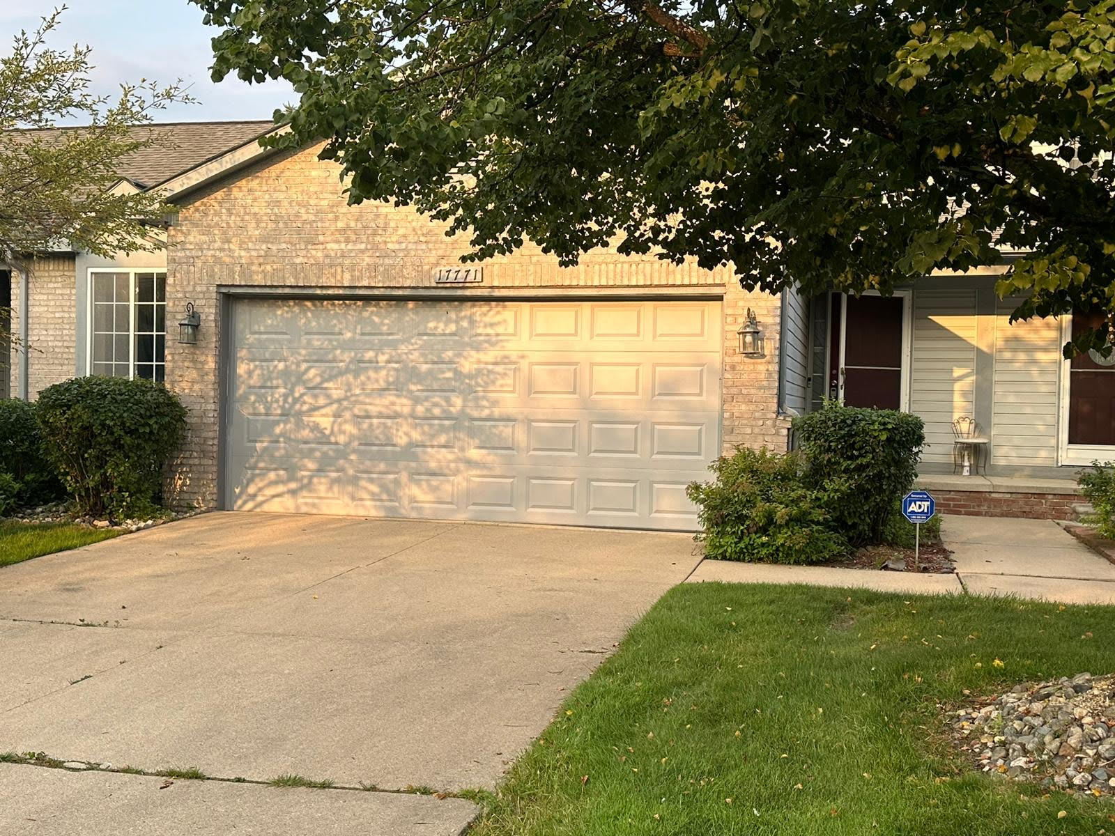 View Brownstown, MI 48193 condo