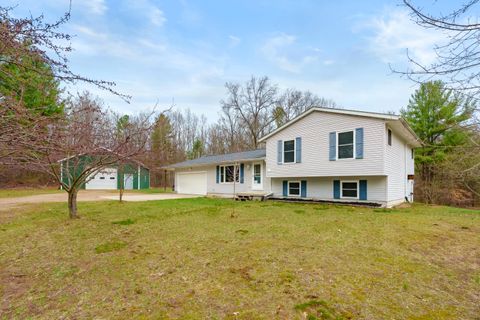 Photo of 52960 County Road 380, Grand Junction, MI 49056 (MLS # 26013274)