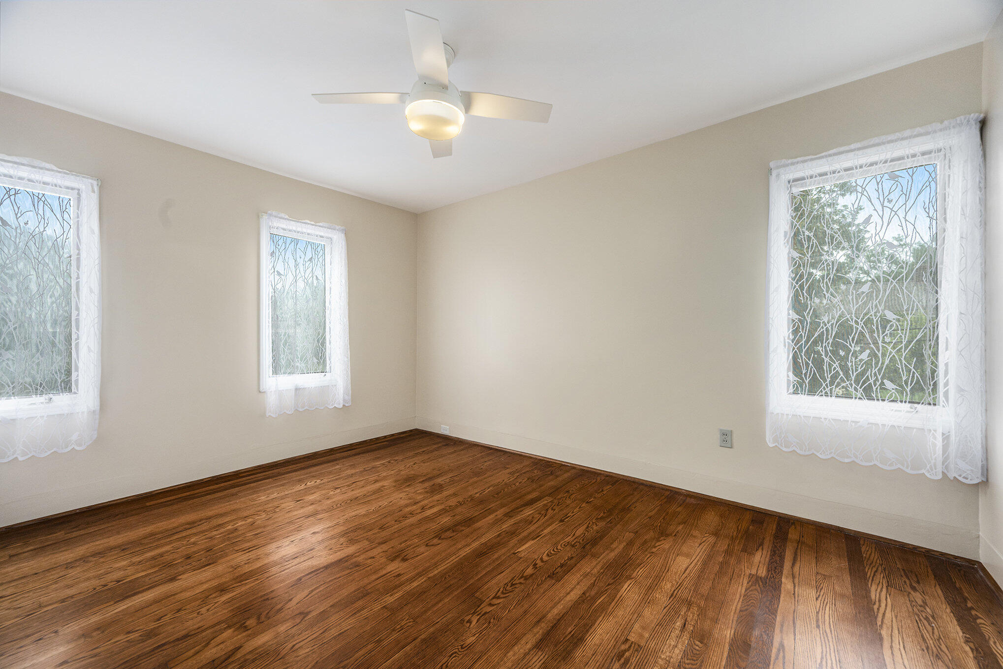 Kalamazoo, Michigan 49006, United States, 4 Bedrooms Bedrooms, ,2 BathroomsBathrooms,Residential,Pending,194764