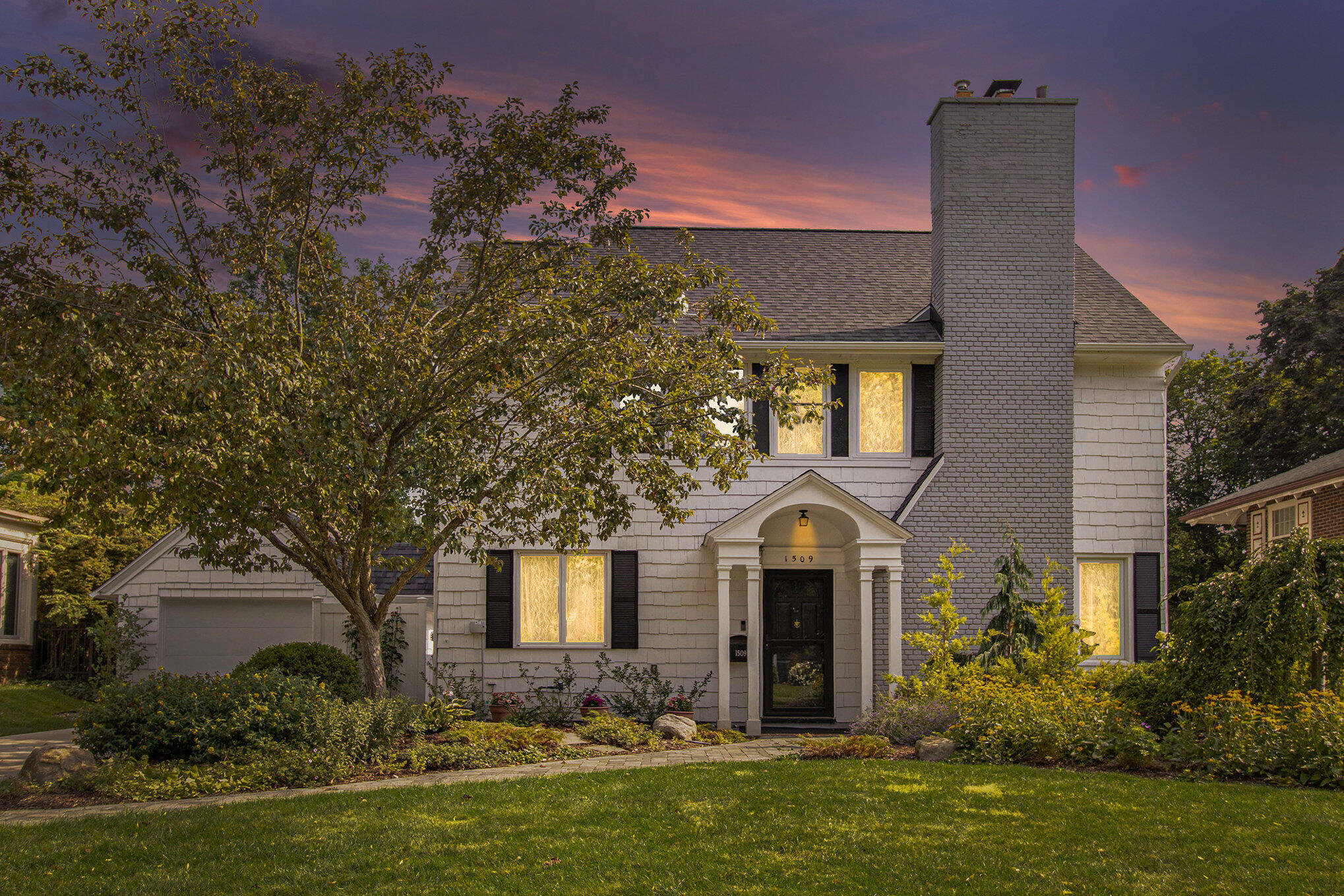 Kalamazoo, Michigan 49006, United States, 4 Bedrooms Bedrooms, ,2 BathroomsBathrooms,Residential,Pending,194764