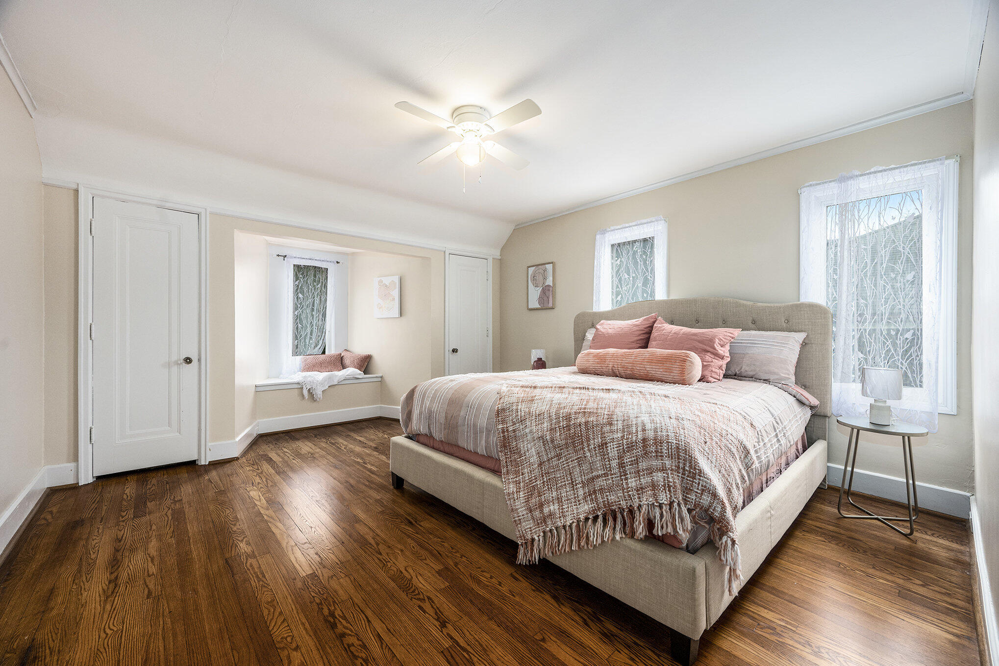 Kalamazoo, Michigan 49006, United States, 4 Bedrooms Bedrooms, ,2 BathroomsBathrooms,Residential,Pending,194764