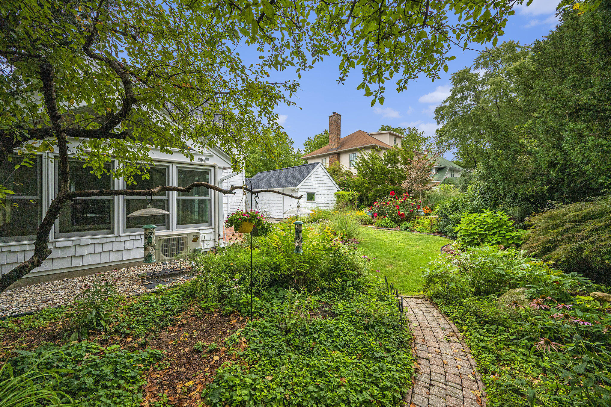 Kalamazoo, Michigan 49006, United States, 4 Bedrooms Bedrooms, ,2 BathroomsBathrooms,Residential,Pending,194764