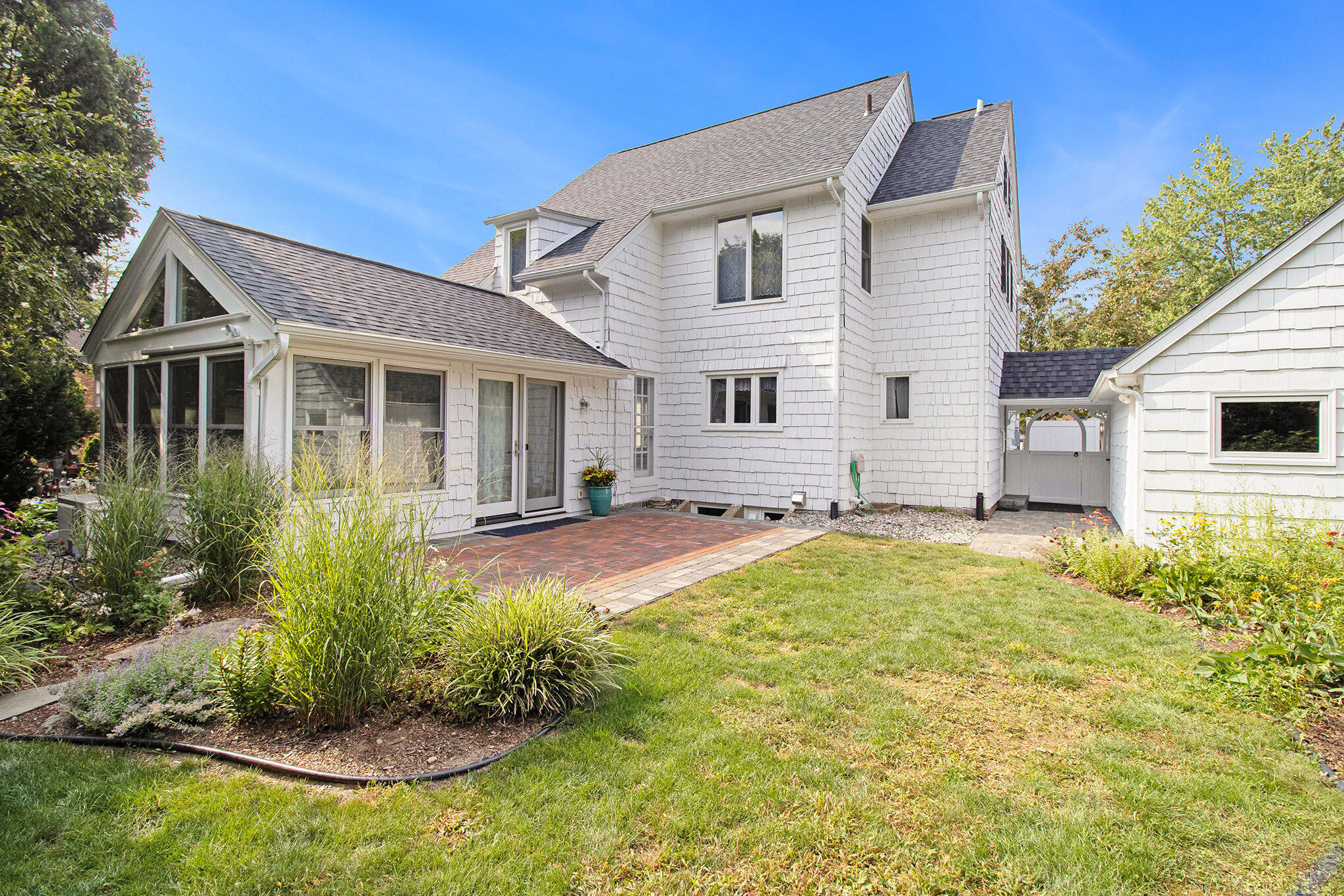 Kalamazoo, Michigan 49006, United States, 4 Bedrooms Bedrooms, ,2 BathroomsBathrooms,Residential,Pending,194764