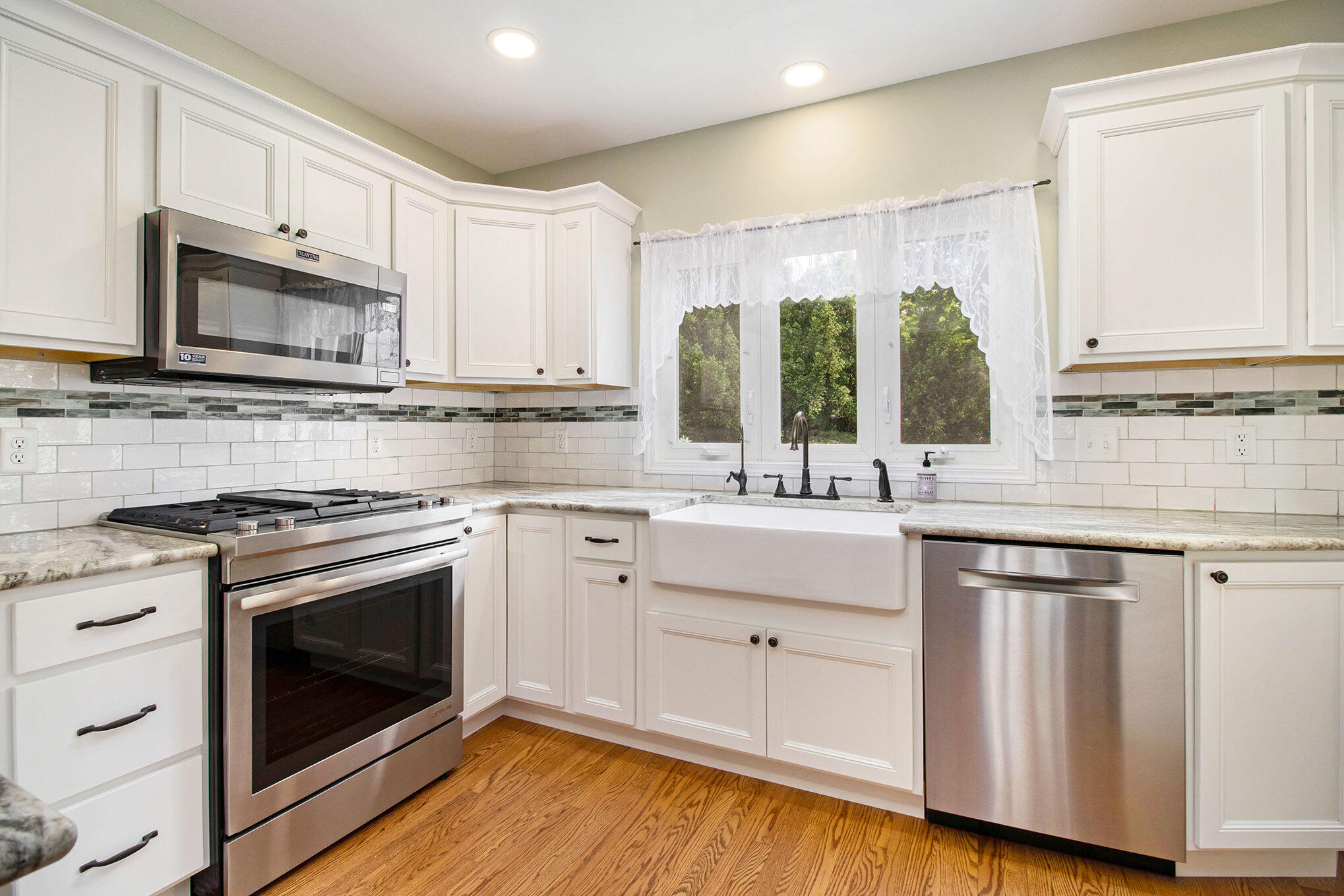 Kalamazoo, Michigan 49006, United States, 4 Bedrooms Bedrooms, ,2 BathroomsBathrooms,Residential,Pending,194764