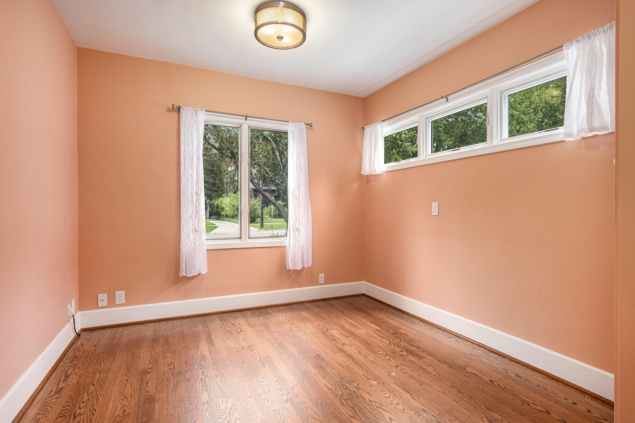 Kalamazoo, Michigan 49006, United States, 4 Bedrooms Bedrooms, ,2 BathroomsBathrooms,Residential,Pending,194764