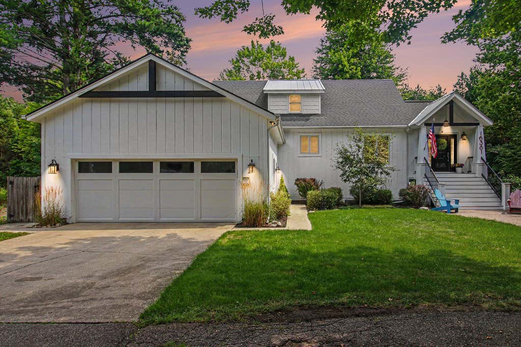 Photo of 16381 Greenly Street, Holland, MI 49424 (MLS # 26042417)