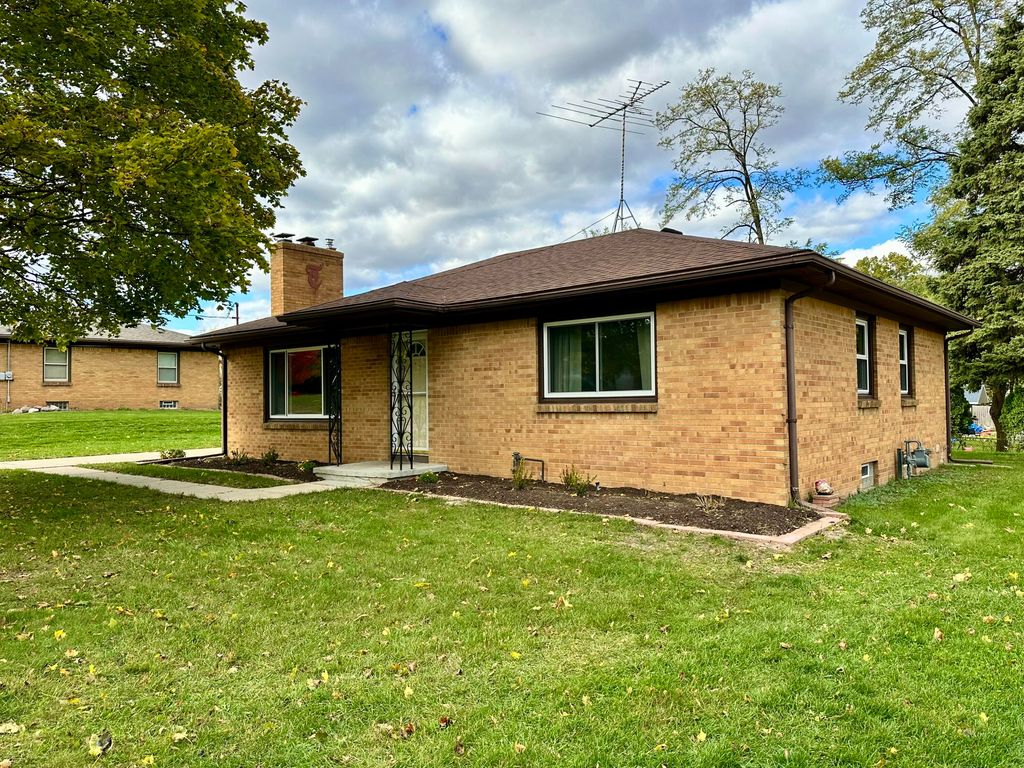 Photo of 1611 Lockhart Drive NW, Grand Rapids, MI 49504 (MLS # 25056420)