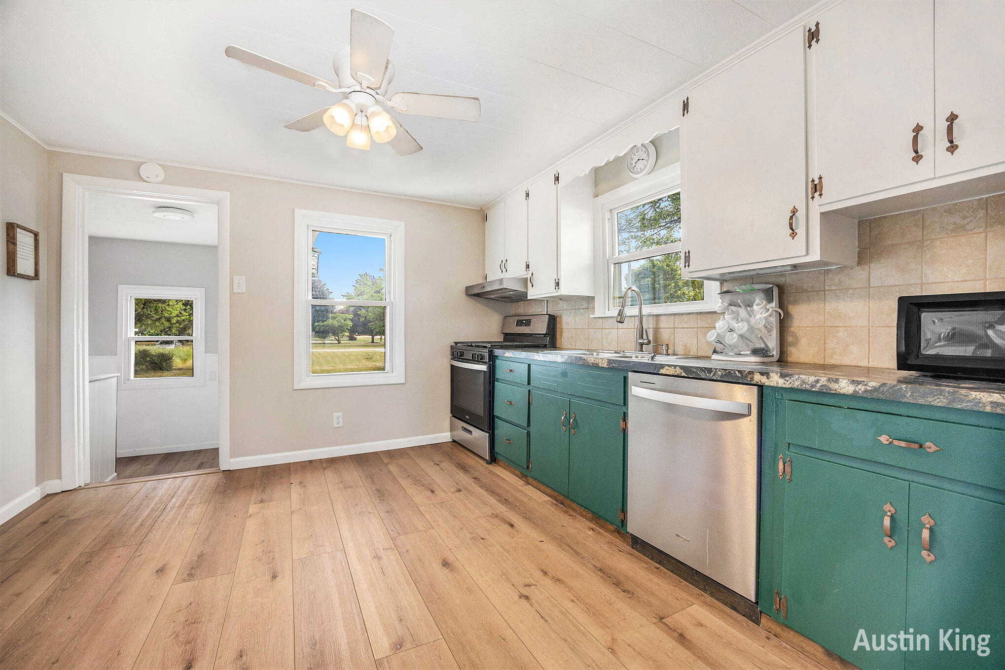 Hudsonville, Michigan 49426, United States, 2 Bedrooms Bedrooms, ,1 BathroomBathrooms,Residential,Pending,154132