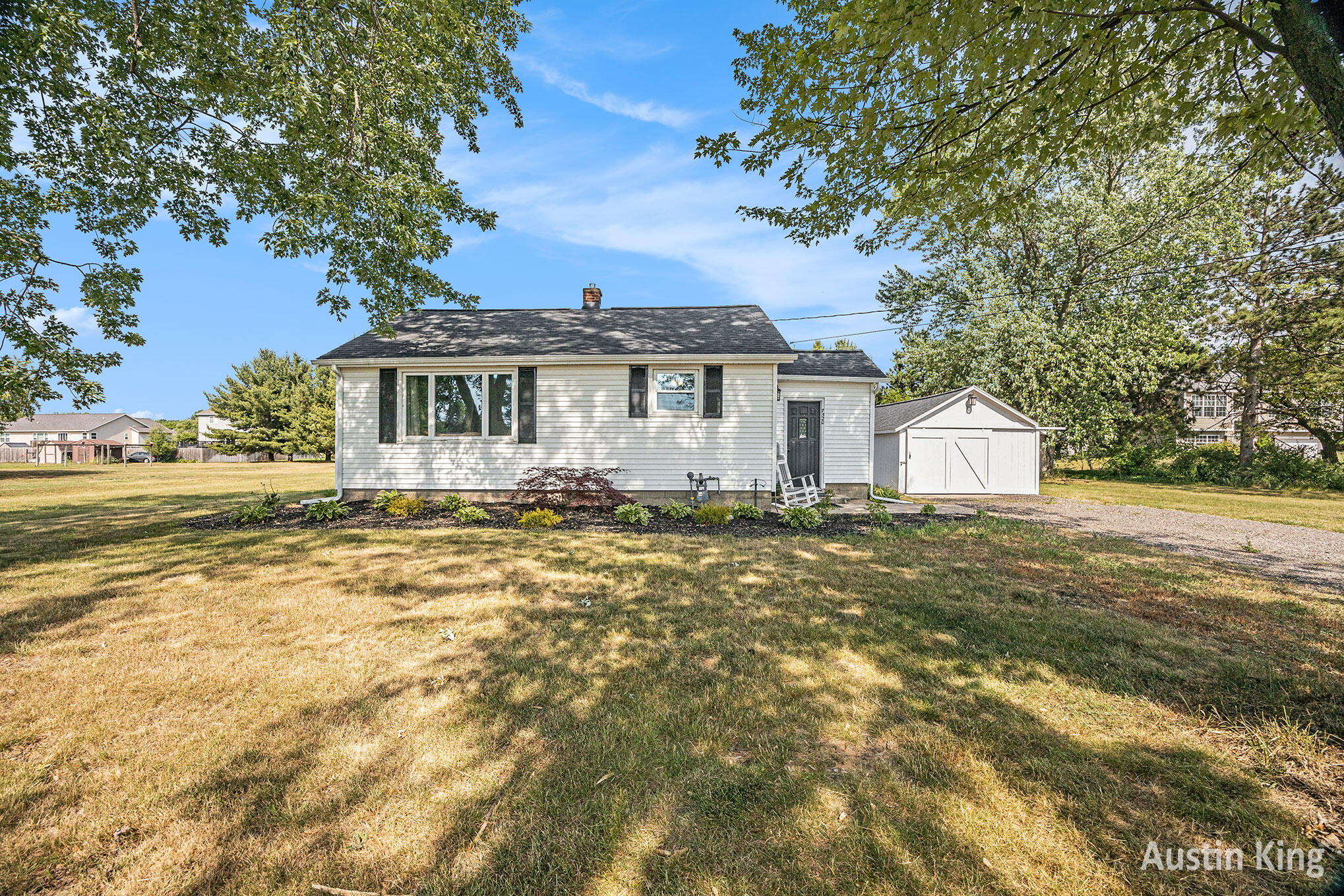 Hudsonville, Michigan 49426, United States, 2 Bedrooms Bedrooms, ,1 BathroomBathrooms,Residential,Pending,154132