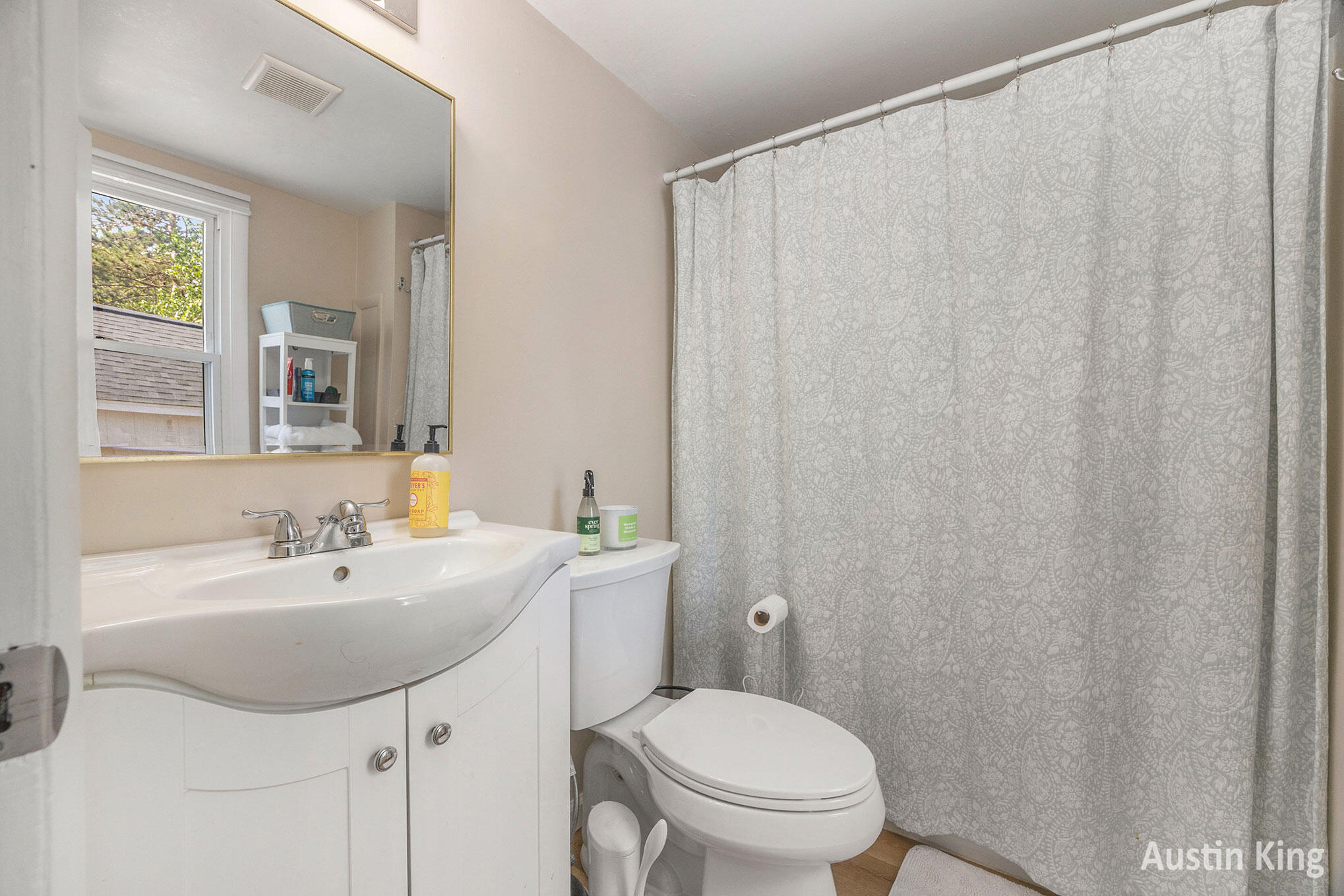 Hudsonville, Michigan 49426, United States, 2 Bedrooms Bedrooms, ,1 BathroomBathrooms,Residential,Pending,154132