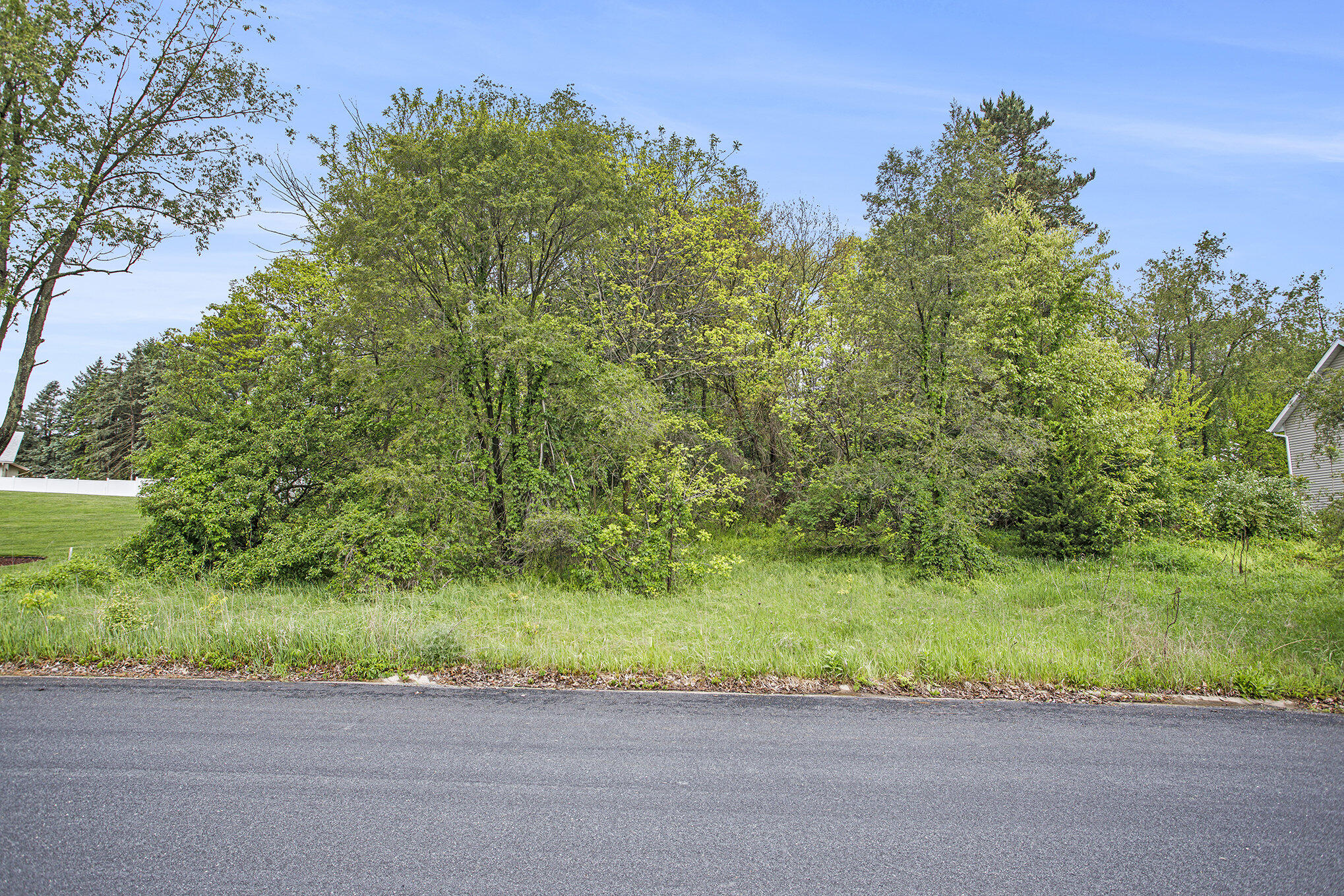 Photo 1 of 10 — 184 Shadowood Lane, Battle Creek, MI 49017