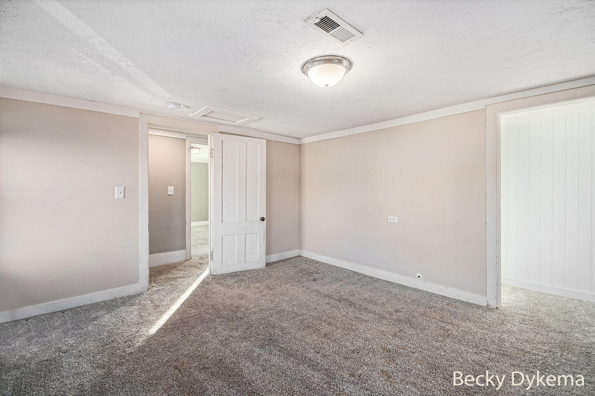 Grand Rapids, Michigan 49505, United States, 3 Bedrooms Bedrooms, ,1 BathroomBathrooms,Residential,Active,245540