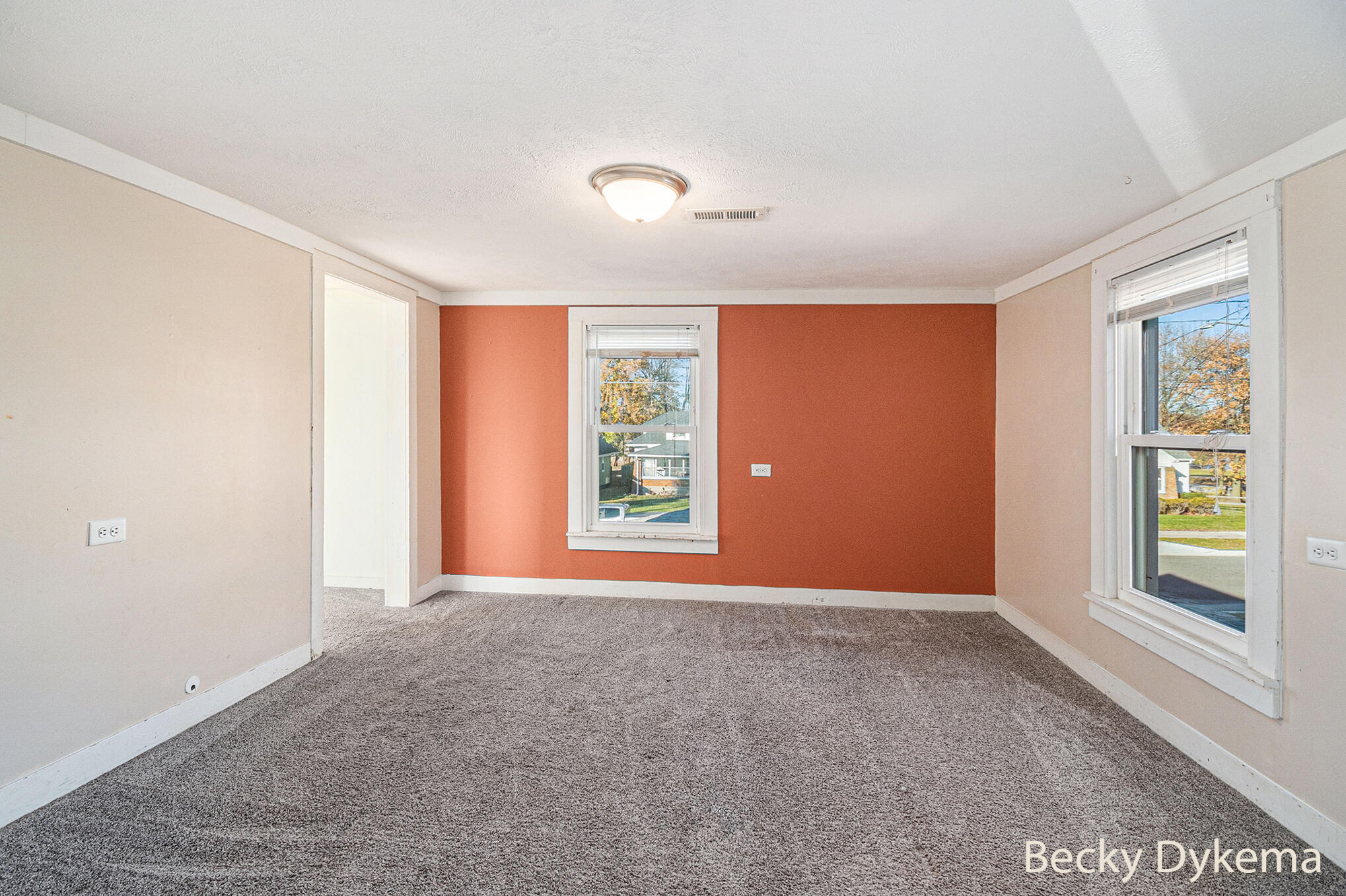 Grand Rapids, Michigan 49505, United States, 3 Bedrooms Bedrooms, ,1 BathroomBathrooms,Residential,Active,245540