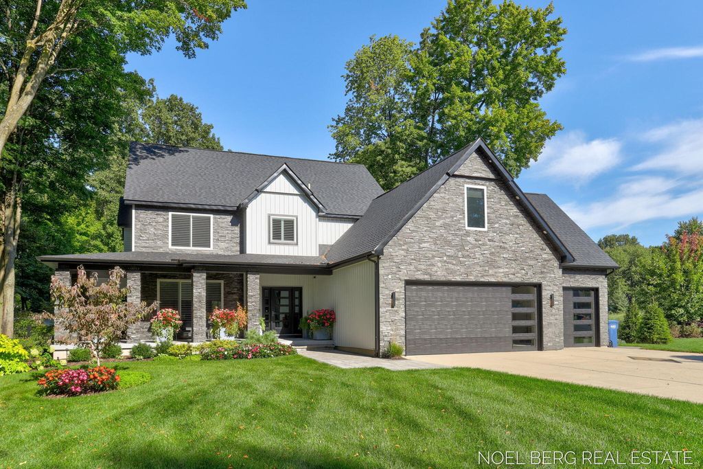Photo of 15329 Blue Heron Court, Spring Lake, MI 49456 (MLS # 25050710)