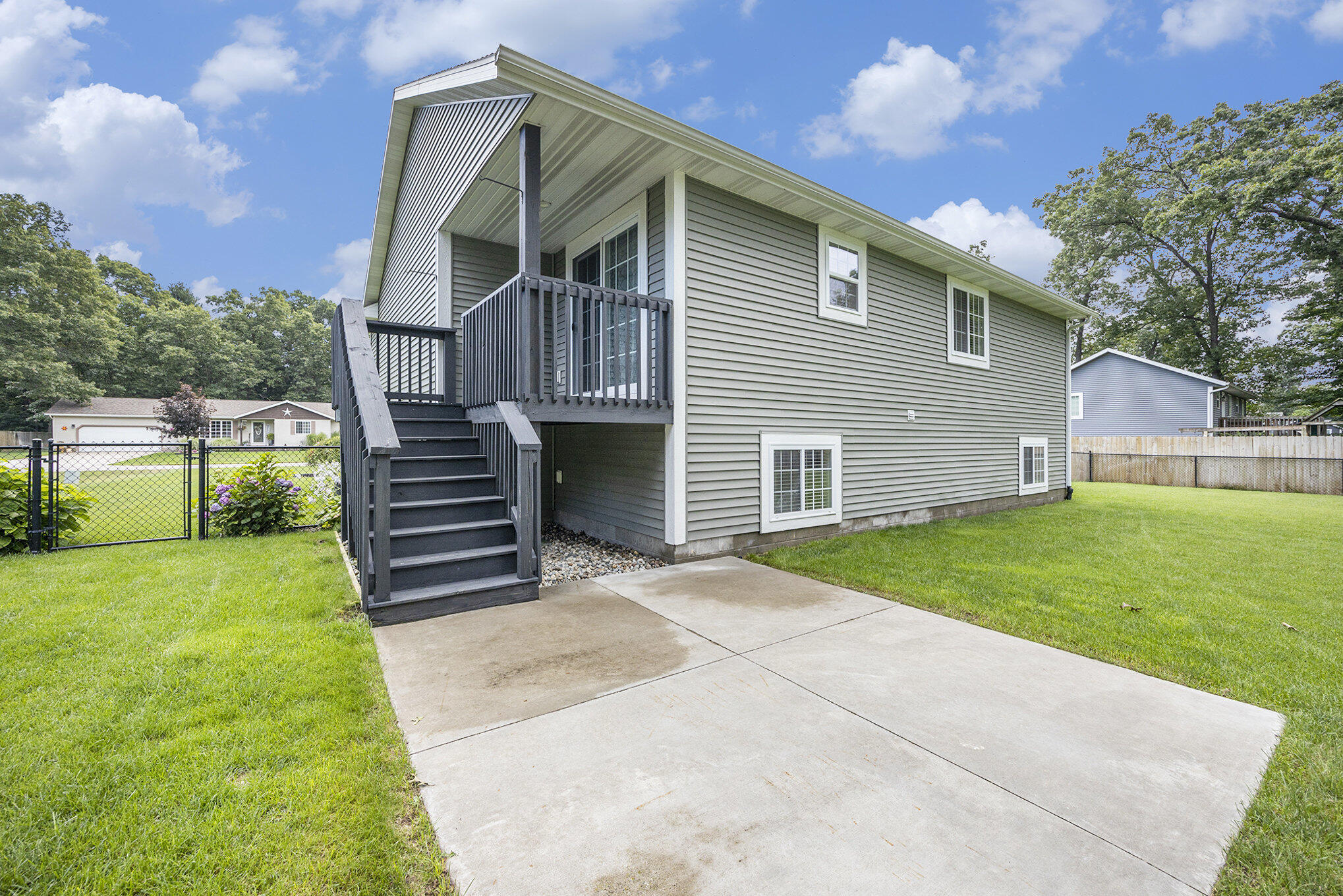 Muskegon, Michigan 49442, United States, 5 Bedrooms Bedrooms, ,3 BathroomsBathrooms,Residential,Pending,181930