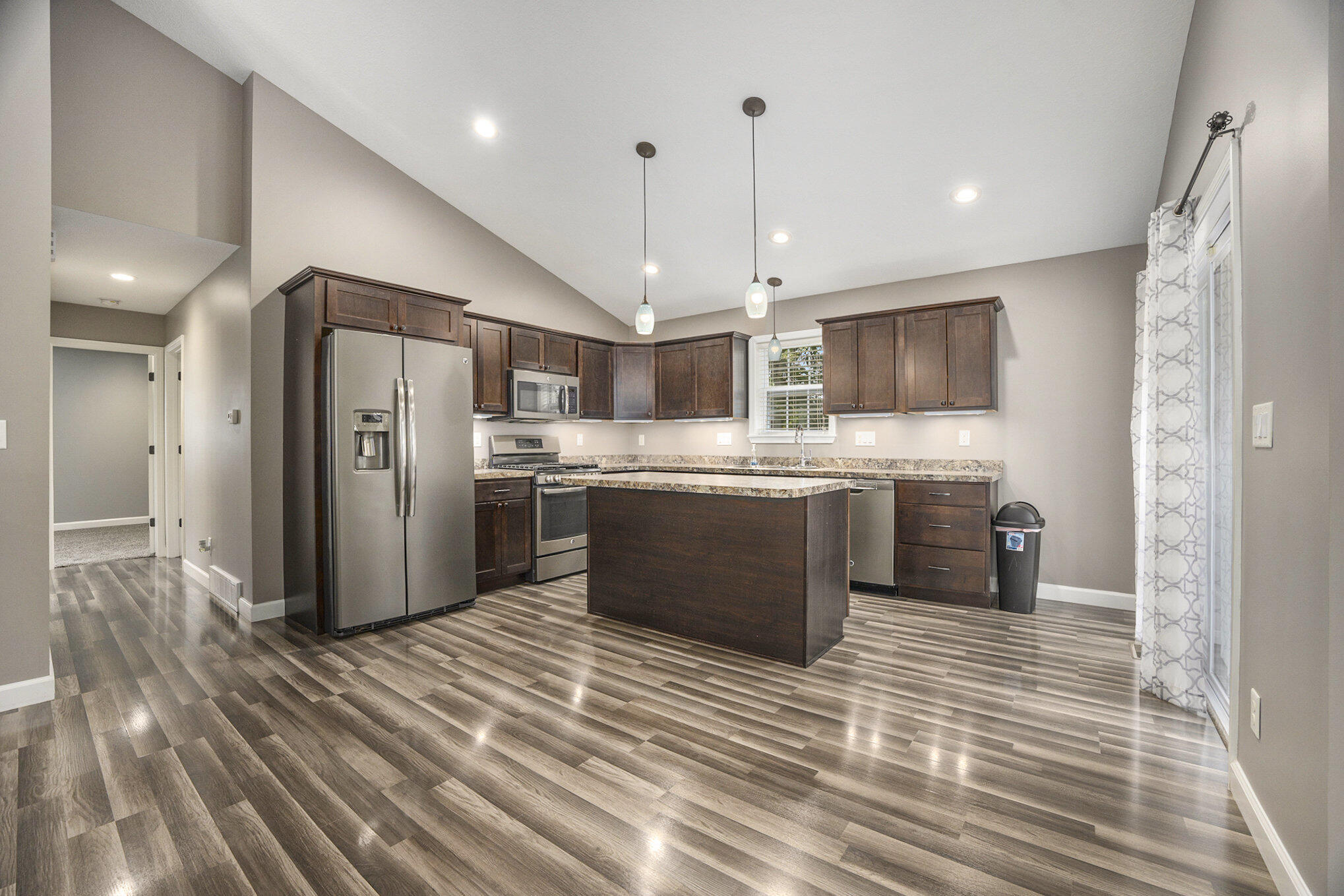 Muskegon, Michigan 49442, United States, 5 Bedrooms Bedrooms, ,3 BathroomsBathrooms,Residential,Pending,181930