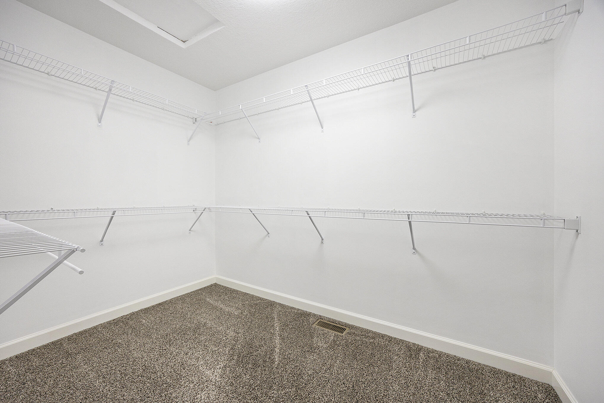 Muskegon, Michigan 49442, United States, 5 Bedrooms Bedrooms, ,3 BathroomsBathrooms,Residential,Pending,181930