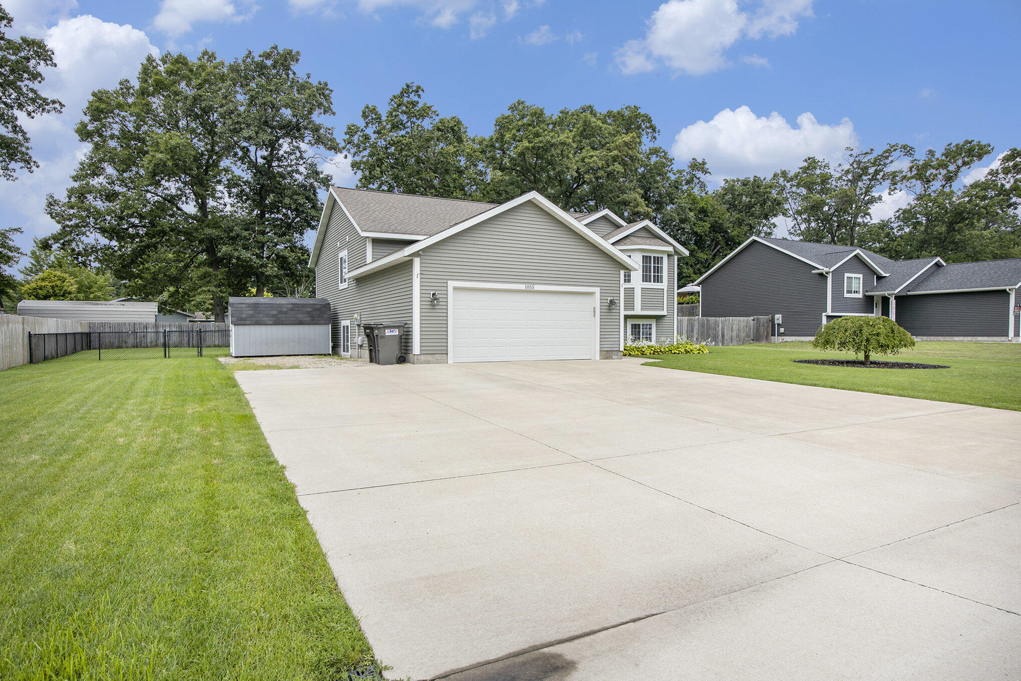 Muskegon, Michigan 49442, United States, 5 Bedrooms Bedrooms, ,3 BathroomsBathrooms,Residential,Pending,181930
