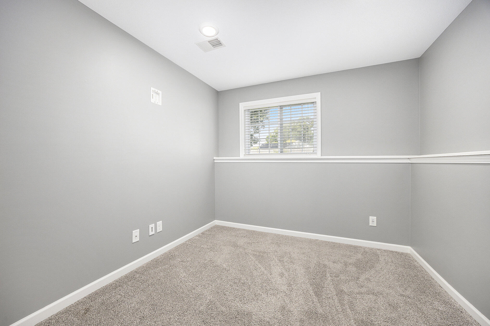 Muskegon, Michigan 49442, United States, 5 Bedrooms Bedrooms, ,3 BathroomsBathrooms,Residential,Pending,181930