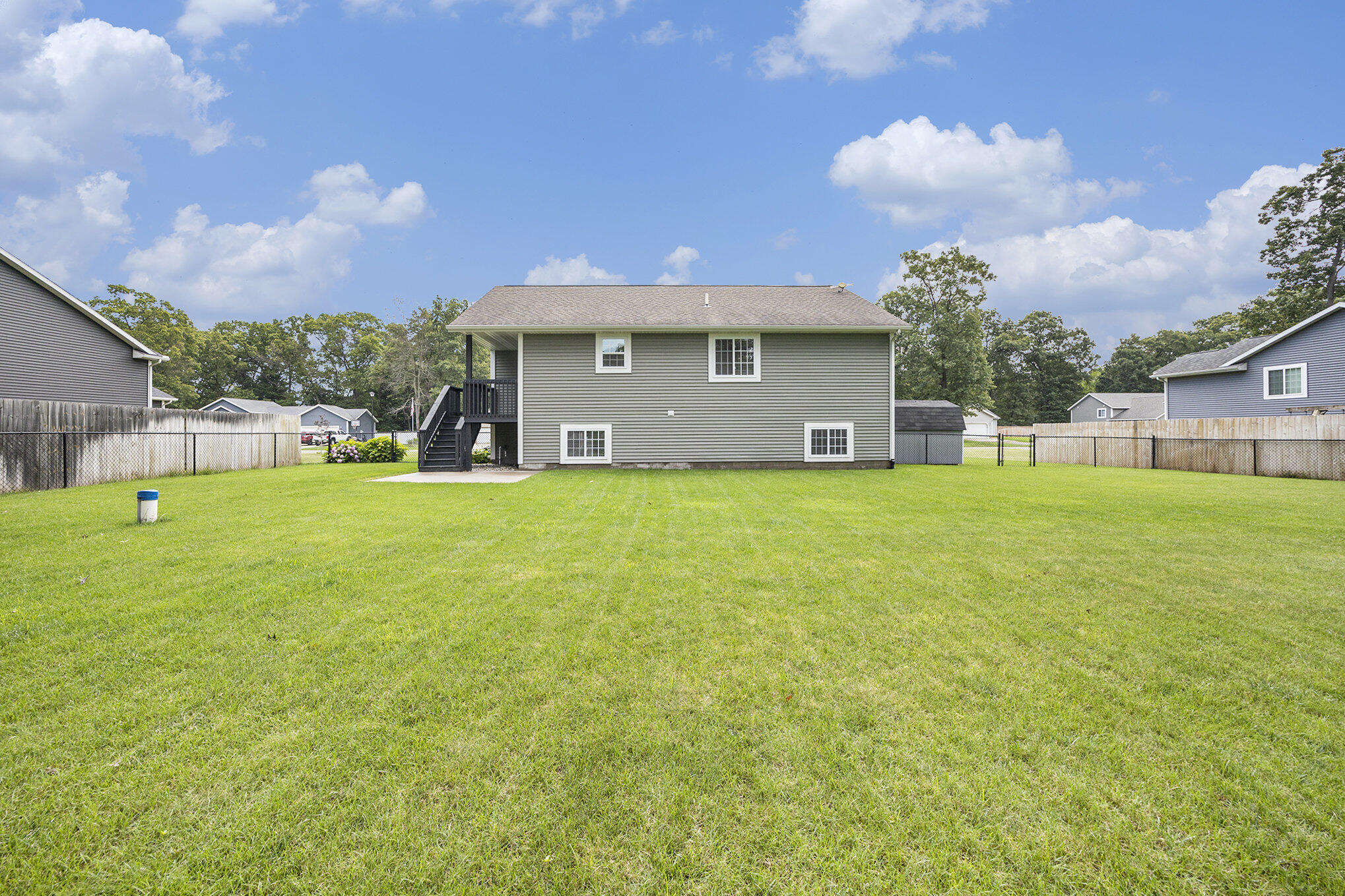 Muskegon, Michigan 49442, United States, 5 Bedrooms Bedrooms, ,3 BathroomsBathrooms,Residential,Pending,181930