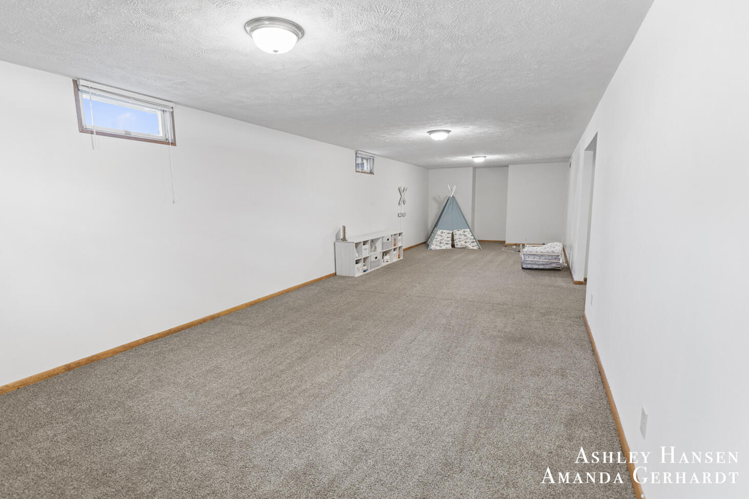 Photo 17 of 23 of 6857 Kuttshill Drive NE house