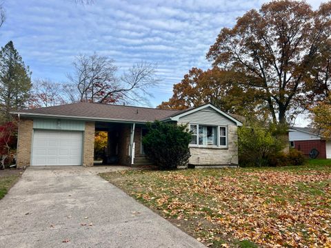 Photo of 1028 Beechwood Street, Ludington, MI 49431 (MLS # 25057775)