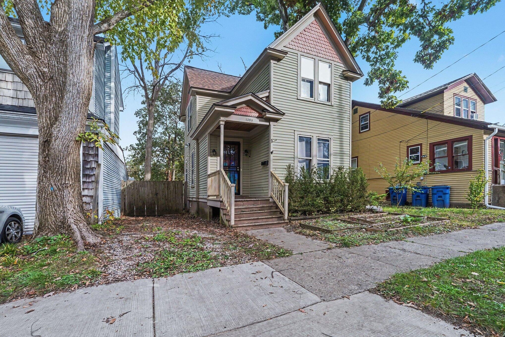 1309 Oak Street