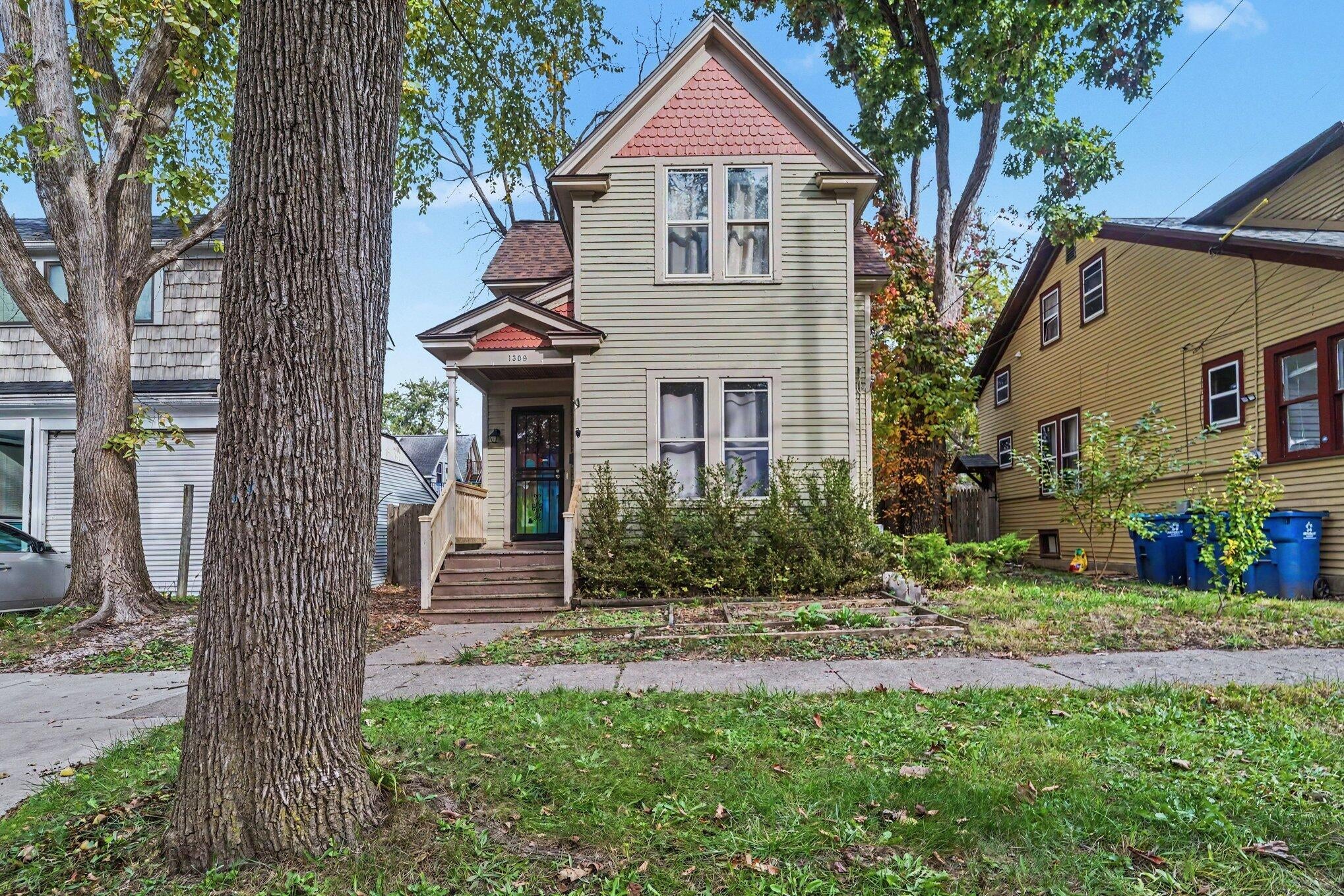 1309 Oak Street