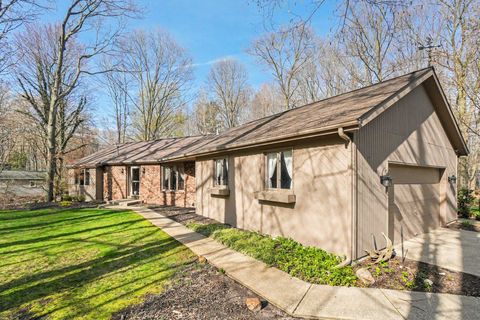 Photo of 6490 Lake Harbor Road, Norton Shores, MI 49441 (MLS # 26019016)