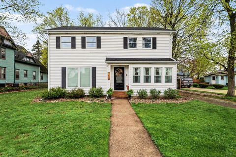 Photo of 112 W Spruce Street, Marshall, MI 49068 (MLS # 26016545)