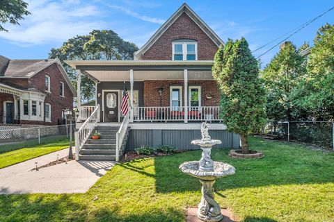 Photo of 305 5th Street, Manistee, MI 49660 (MLS # 25048163)