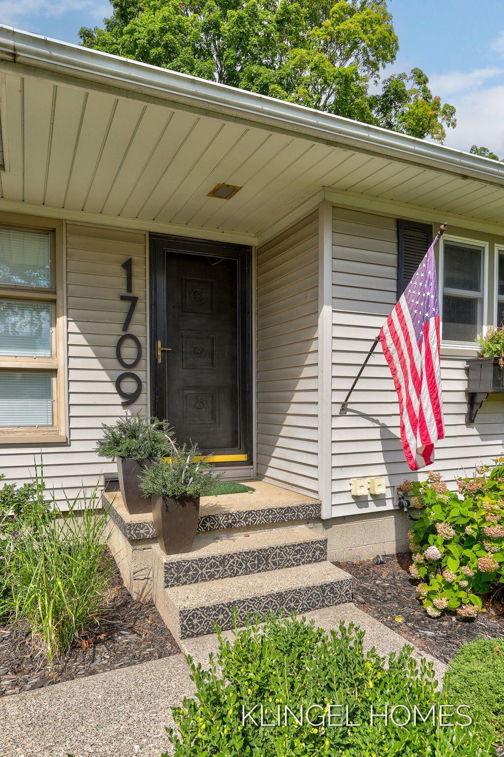 Photo of 1709 Sheldon Road, Grand Haven, MI 49417 (MLS # 25043790)