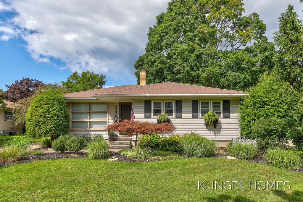 Photo of 1709 Sheldon Road, Grand Haven, MI 49417 (MLS # 25043790)