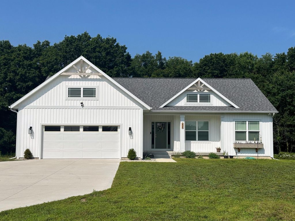 Photo of 2845 Montcalm Avenue SE, Lowell, MI 49331 (MLS # 25045129)