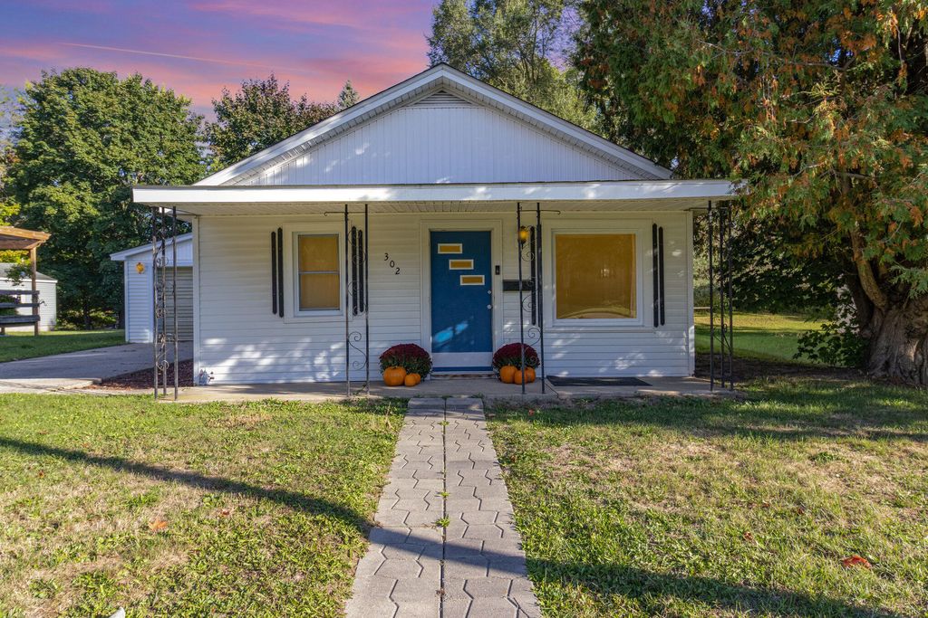 Photo of 302 W Osceola Avenue, Reed City, MI 49677 (MLS # 25051284)