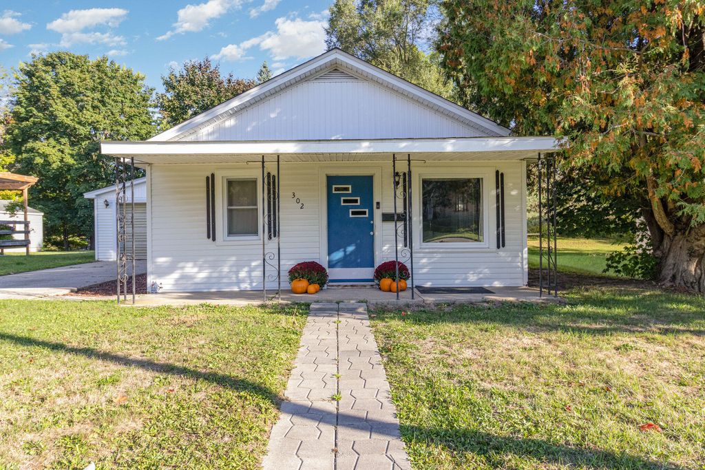 Photo of 302 W Osceola Avenue, Reed City, MI 49677 (MLS # 25051284)