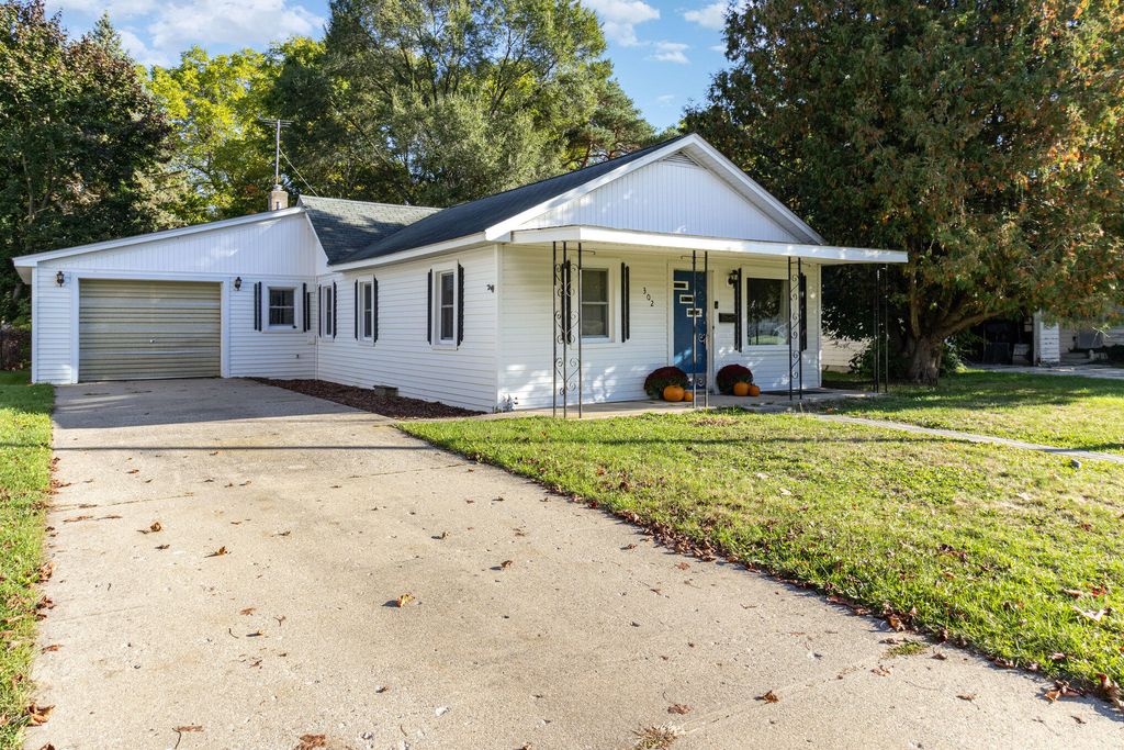 Photo of 302 W Osceola Avenue, Reed City, MI 49677 (MLS # 25051284)
