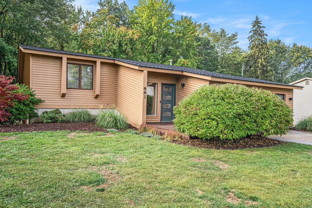 Photo of 961 Shadybrook Drive, Holland, MI 49424 (MLS # 25049391)