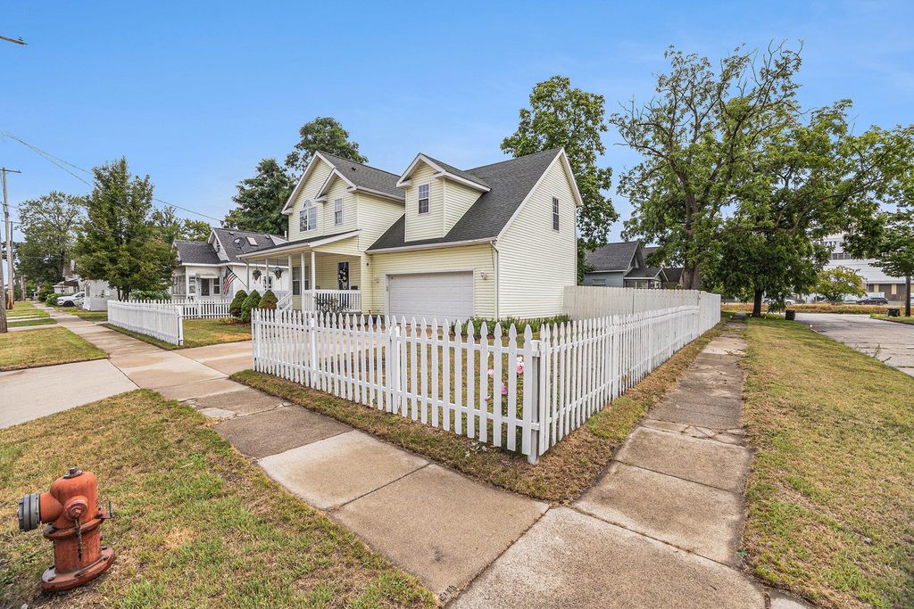 Photo of 1668 Beidler Street, Muskegon, MI 49441 (MLS # 25041032)