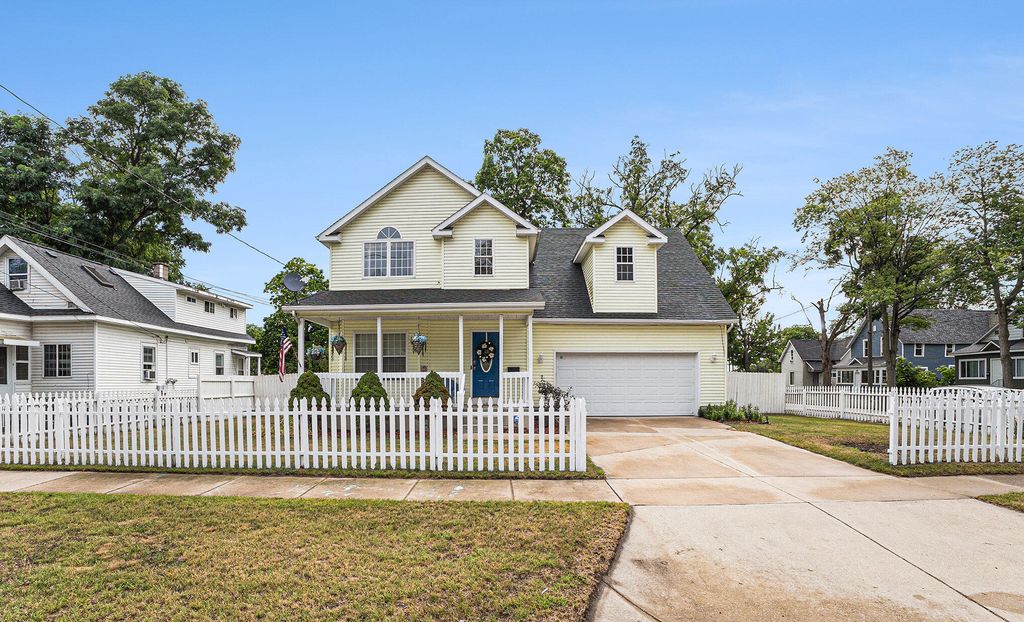 Photo of 1668 Beidler Street, Muskegon, MI 49441 (MLS # 25041032)