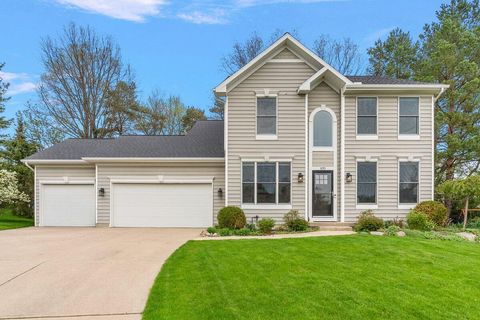 Photo of 1070 Huckleberry Lane SE, Grand Rapids, MI 49546 (MLS # 26018834)
