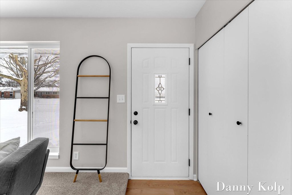 Photo of 1701 Carlton Avenue NE, Grand Rapids, MI 49505 (MLS # 26003225)