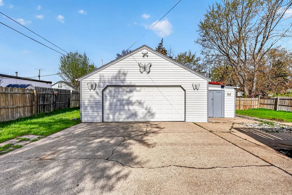Photo of 965 S Sheridan Drive, Muskegon, MI 49442 (MLS # 26018280)