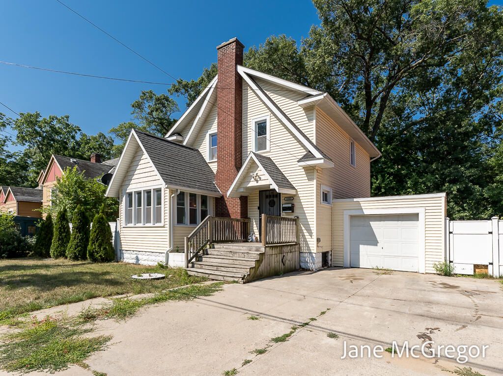 Photo of 3305 Peck Street, Muskegon, MI 49444 (MLS # 25040548)