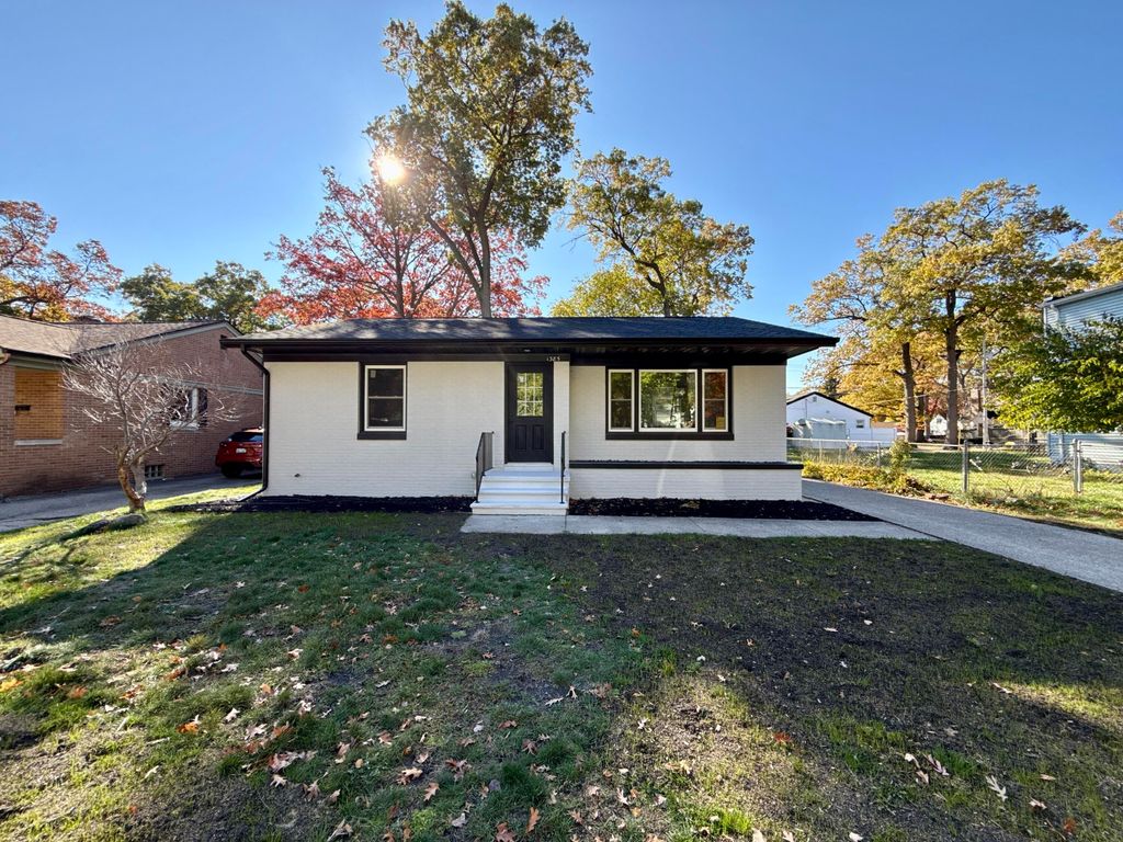 Photo of 1385 Beardsley Avenue, Muskegon, MI 49441 (MLS # 25056549)