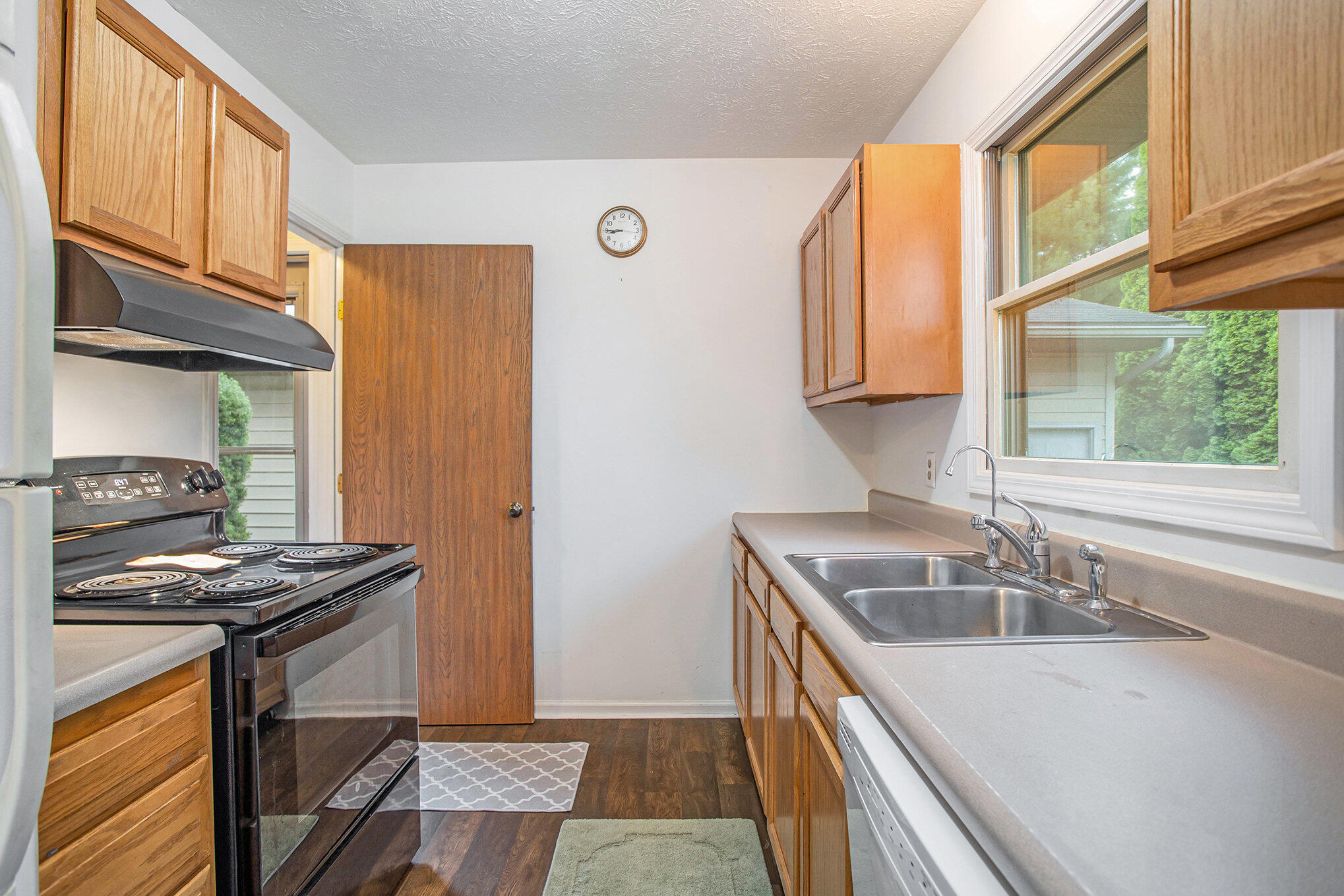 Charlotte, Michigan 48813, United States, 3 Bedrooms Bedrooms, ,1 BathroomBathrooms,Residential,Pending,166420