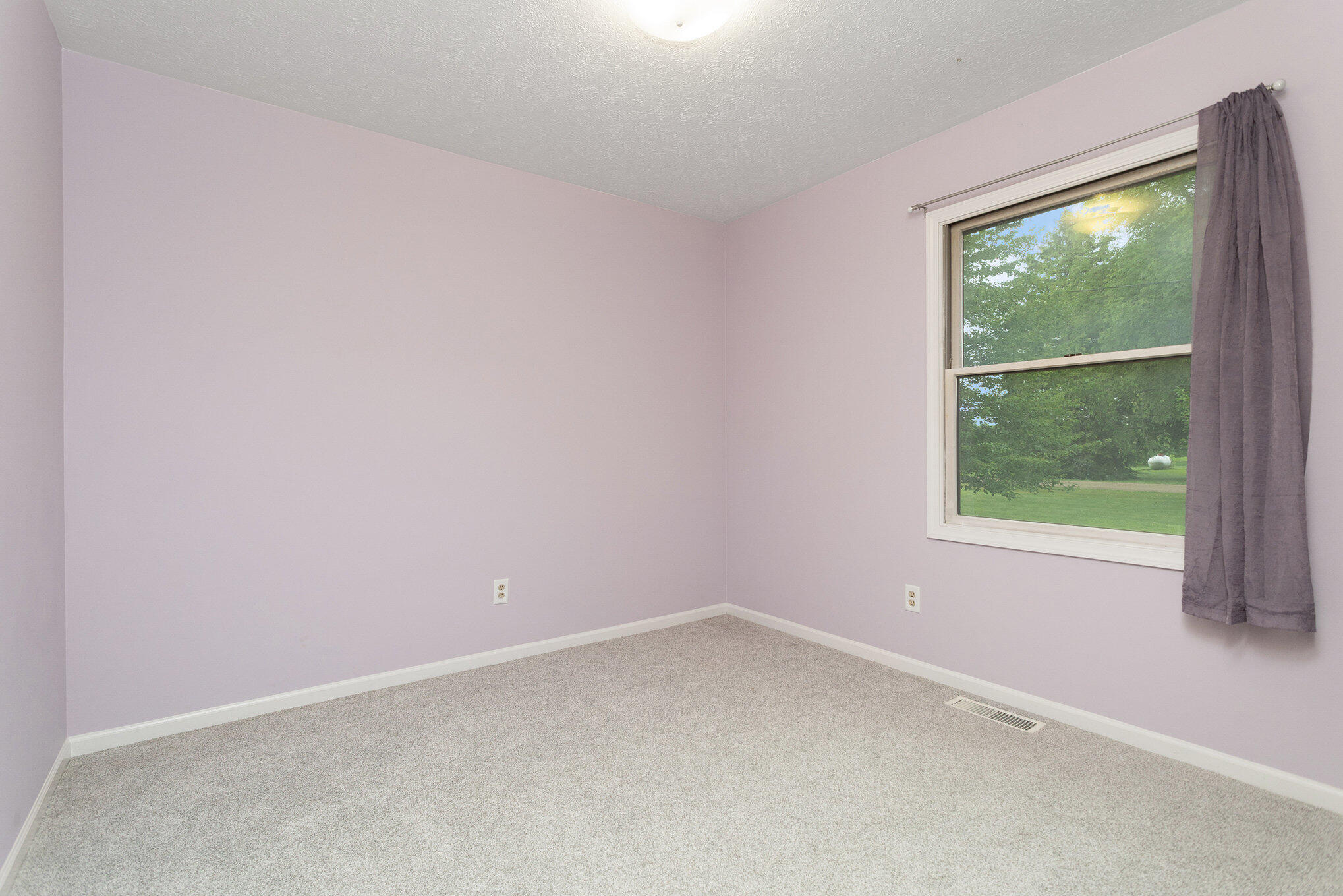 Charlotte, Michigan 48813, United States, 3 Bedrooms Bedrooms, ,1 BathroomBathrooms,Residential,Pending,166420