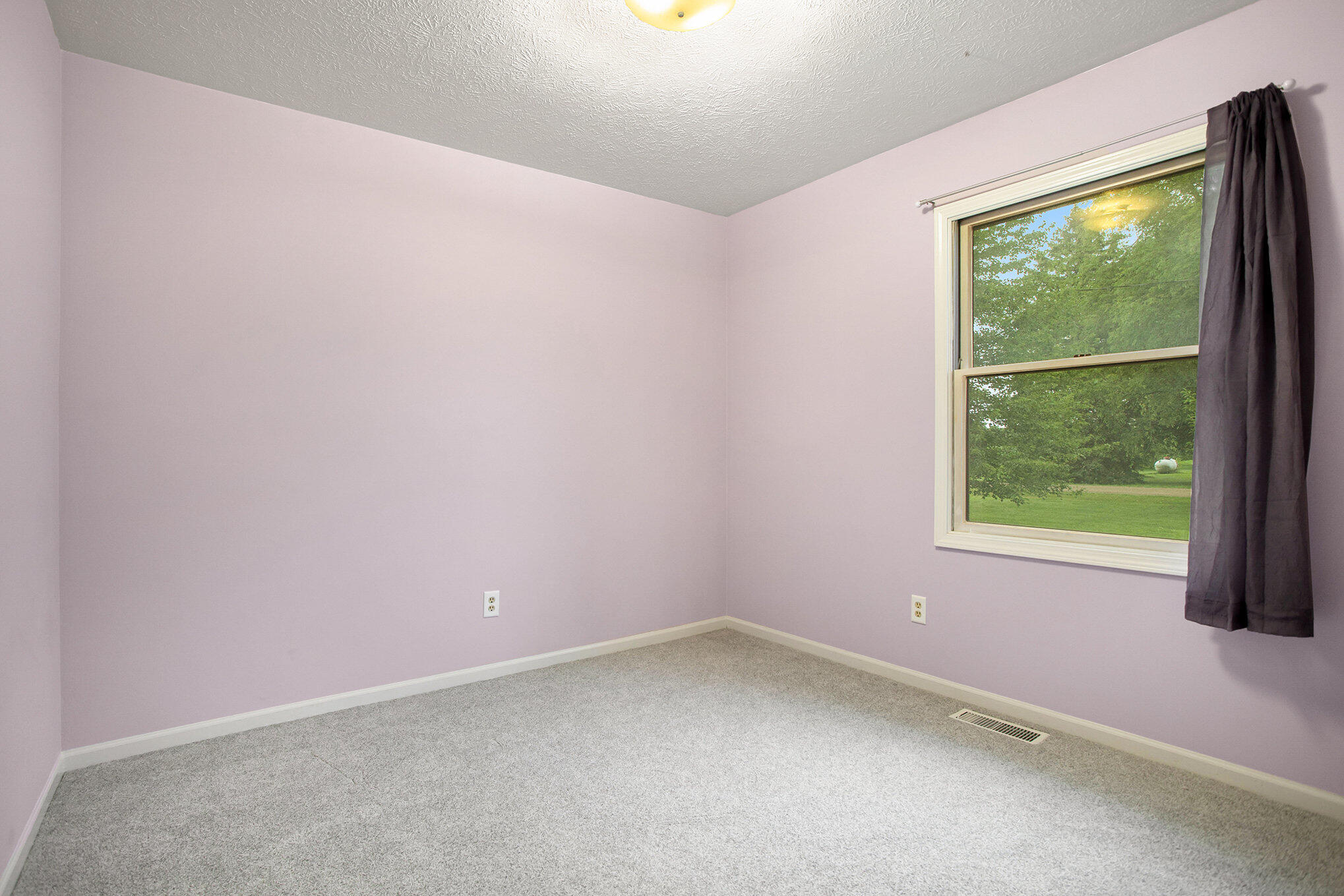 Charlotte, Michigan 48813, United States, 3 Bedrooms Bedrooms, ,1 BathroomBathrooms,Residential,Pending,166420